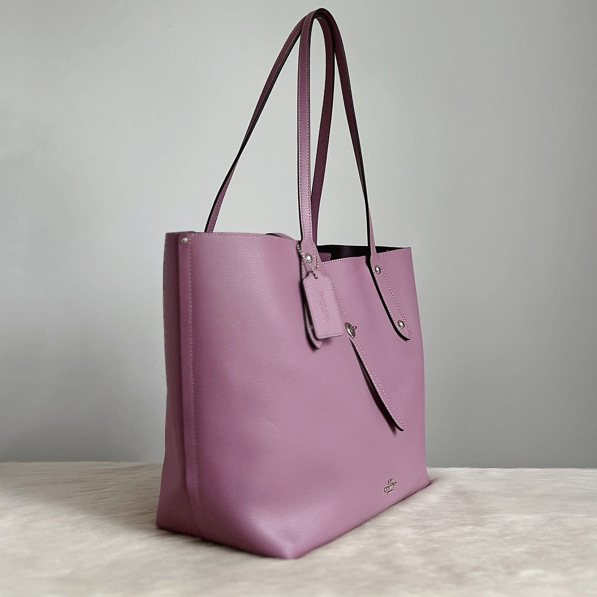 Coach Lavender Leather Front Turn Lock Large Shoulder Bag Excellent