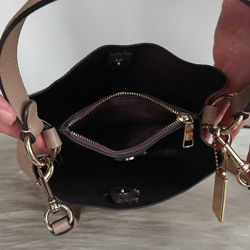 Coach Beige Leather Triple Compartment Bucket 2 Way Shoulder Bag Like New