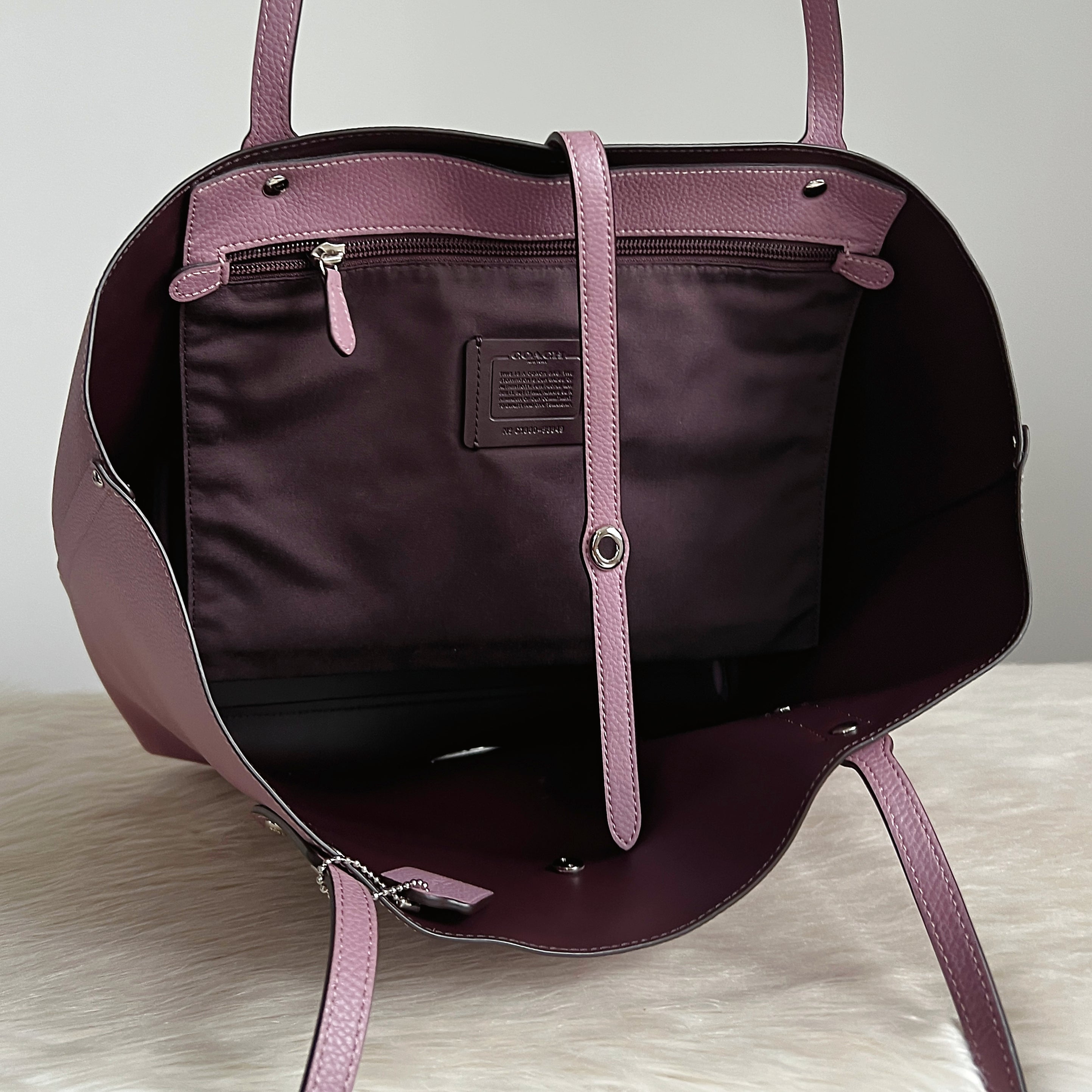Coach Lavender Leather Front Turn Lock Large Shoulder Bag Excellent
