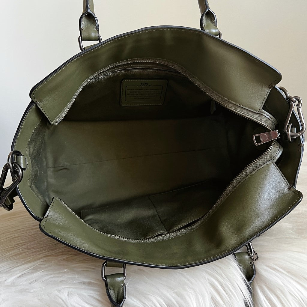 Coach Olive Pebble Leather Turn Lock Detail 2 Way Shoulder Bag Like New