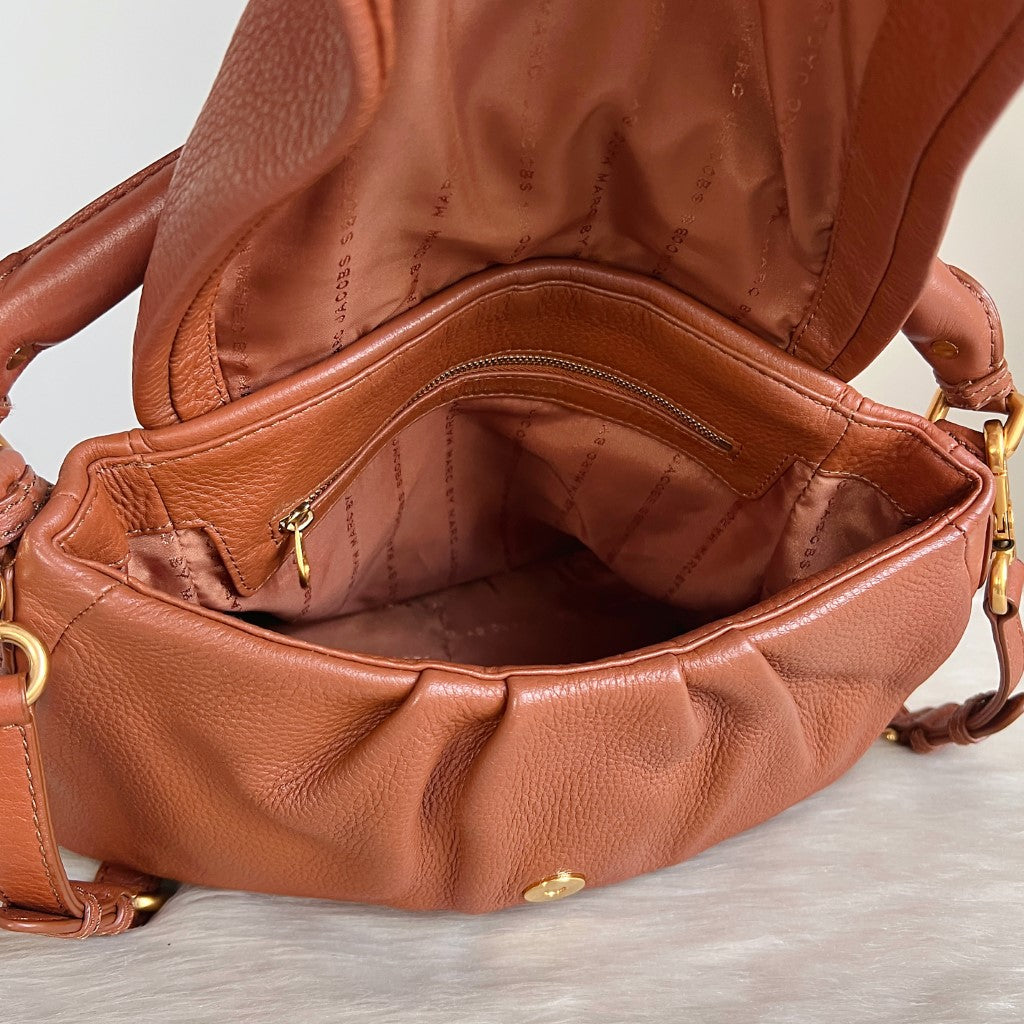 Marc Jacobs Caramel Leather Front Logo 2 Way Shoulder Bag Excellent