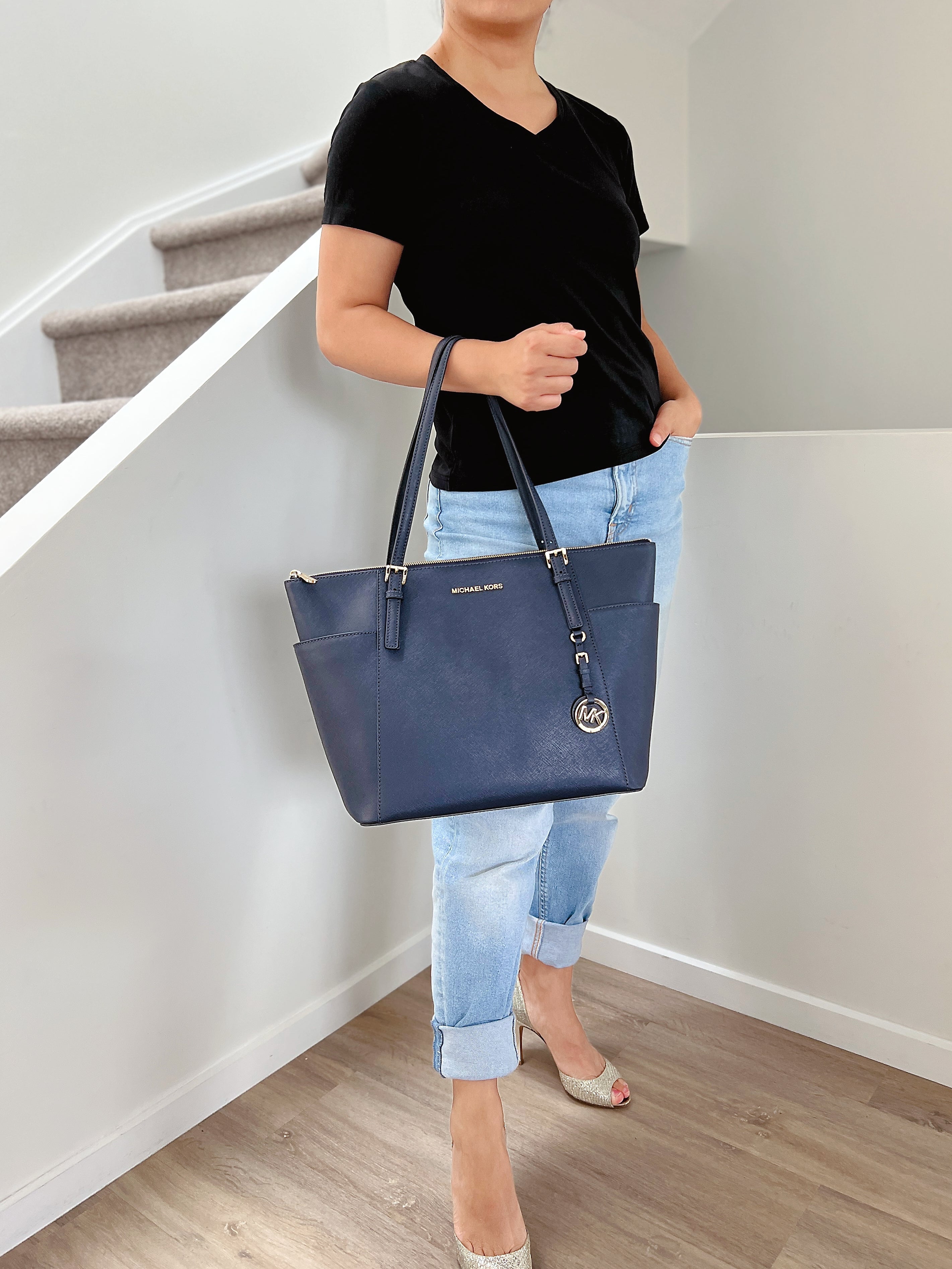 Michael Kors Navy Saffiano Leather Front Logo Carryall Shoulder Bag Excellent