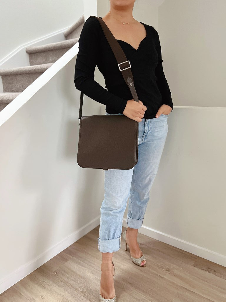 Louis Vuitton Taiga Leather Unisex Messenger Crossbody Shoulder Bag Excellent