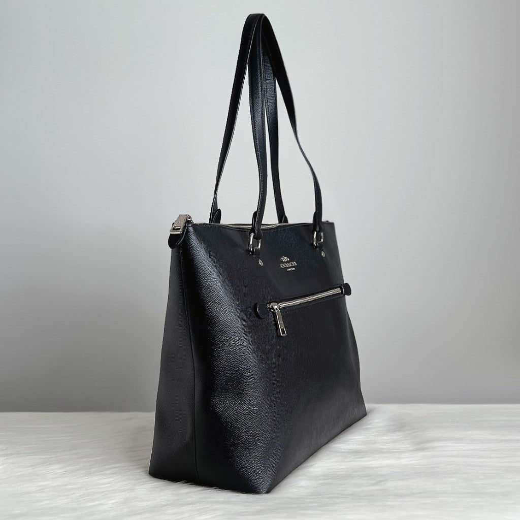Coach Black Leather Front Logo Carryall Shoulder Bag Like New