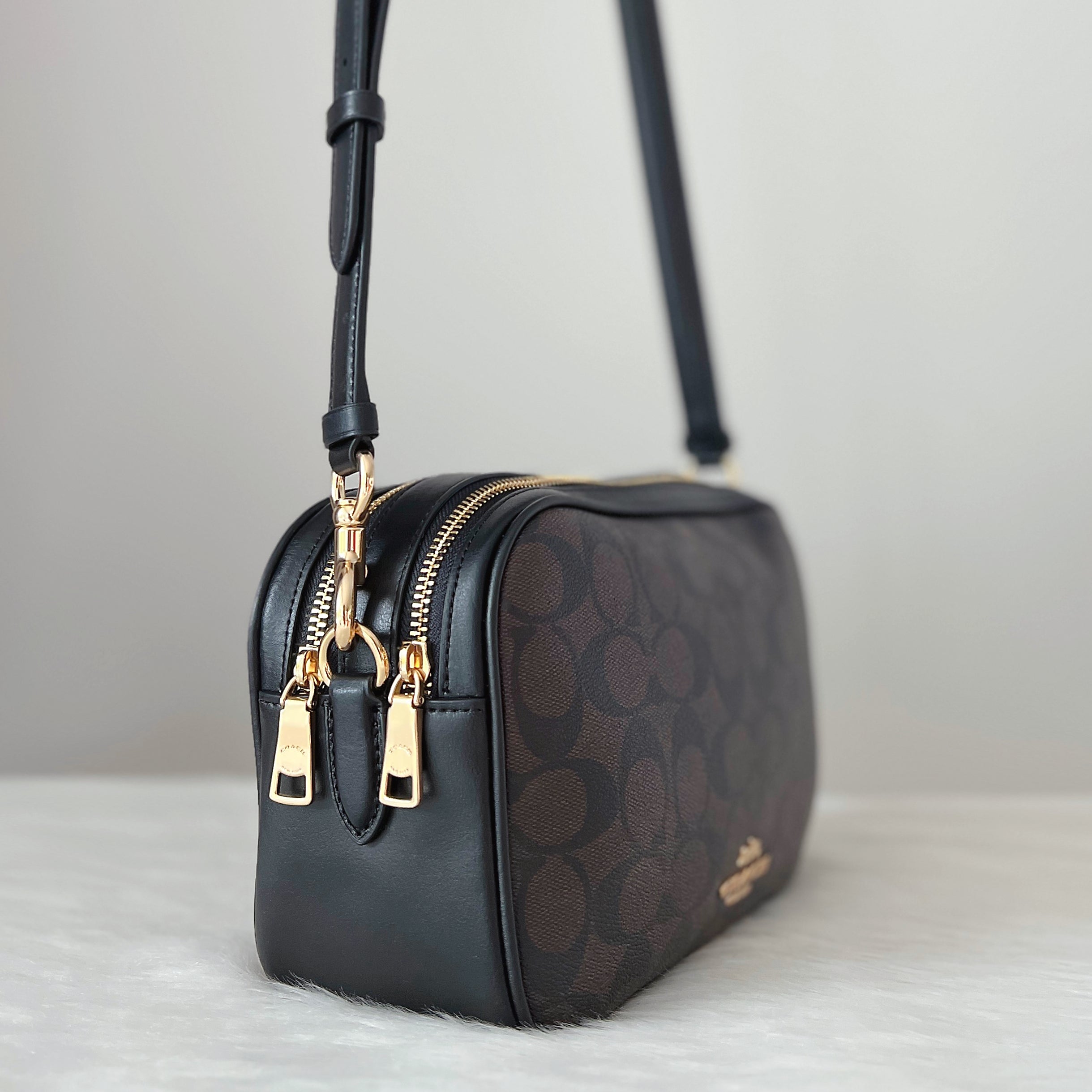 Coach Black Leather Front Logo Double Compartment Crossbody Shoulder Bag Like New
