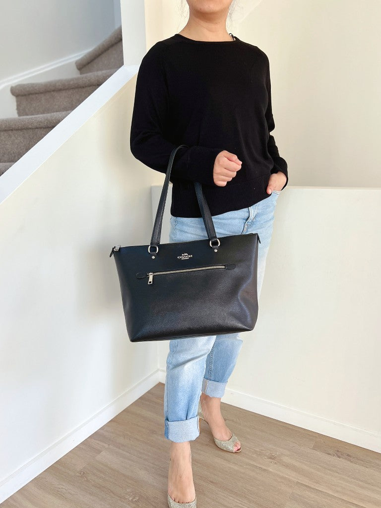 Coach Black Leather Front Logo Carryall Shoulder Bag Like New