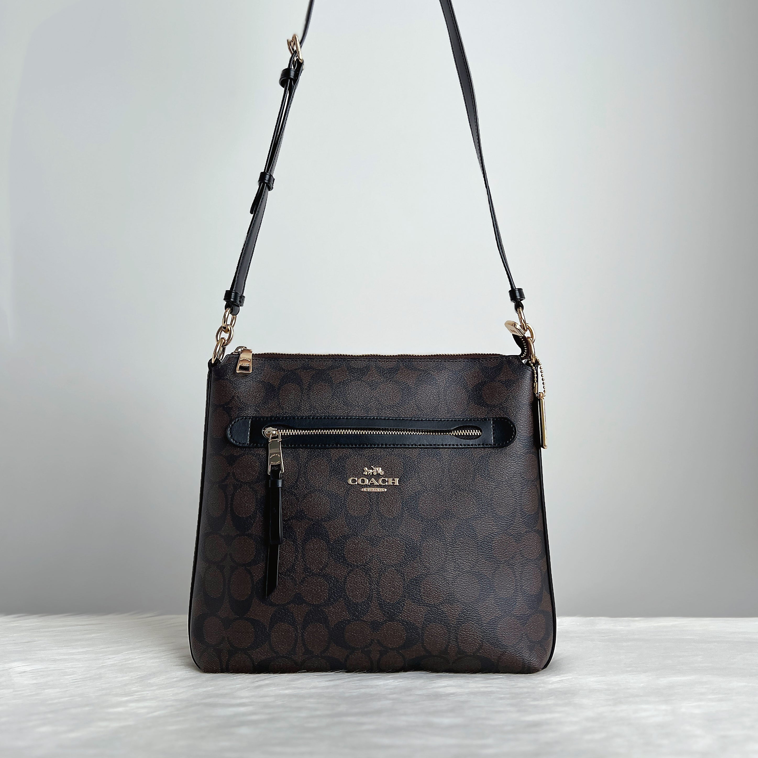 Coach Black Leather Monogram Front Logo Crossbody Shoulder Bag Like New
