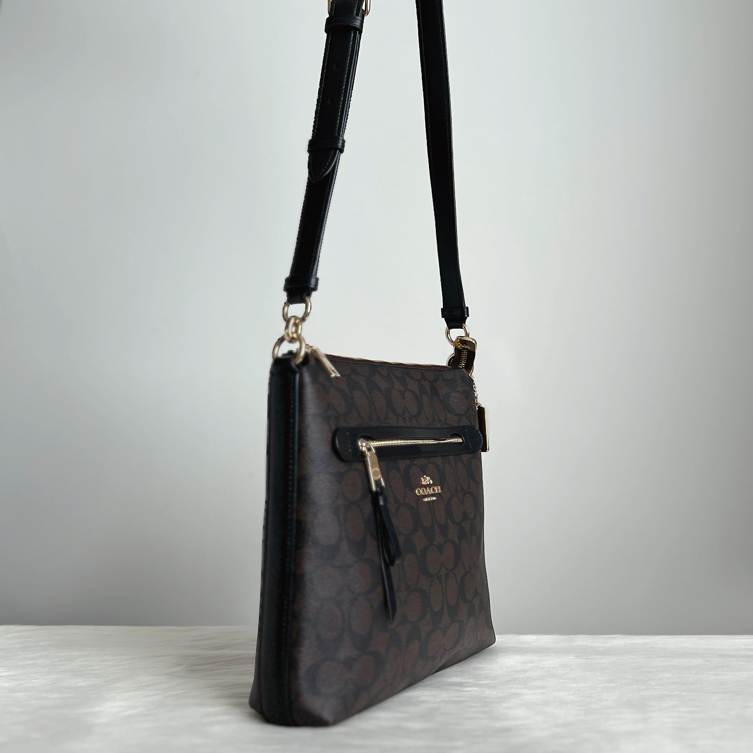 Coach Black Leather Monogram Front Logo Crossbody Shoulder Bag Like New