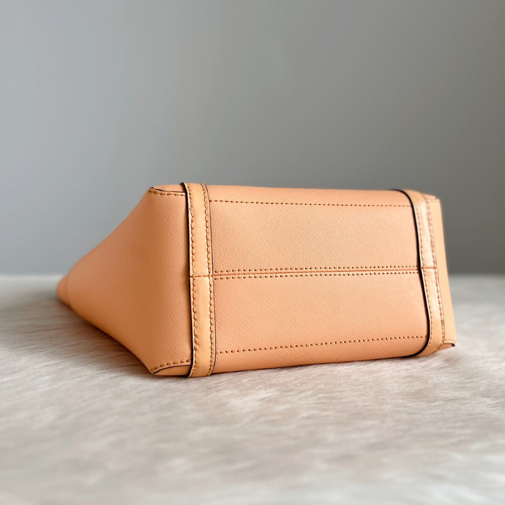 Michael Kors Peach Leather Tassel Charm Detail 2 Way Shoulder Bag Like New