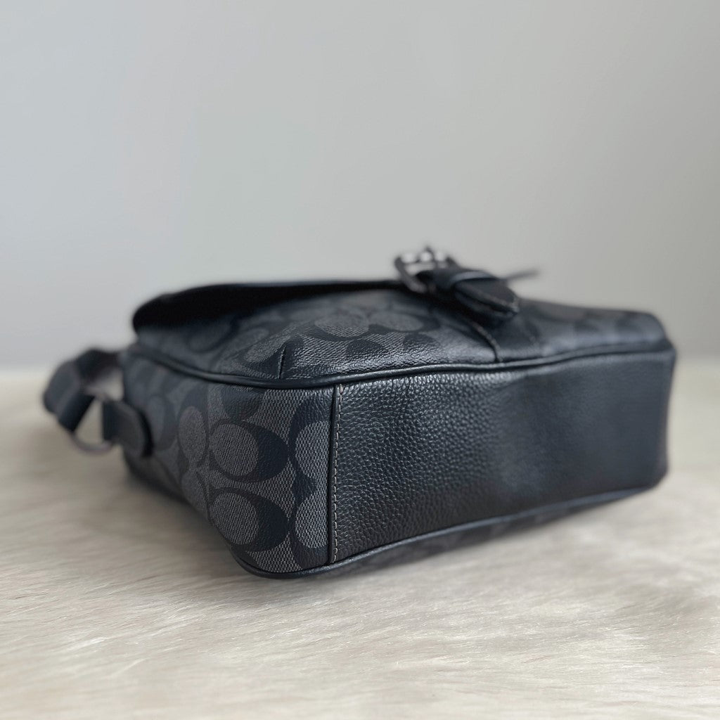 Coach Black Leather Monogram Unisex Crossbody Shoulder Bag Excellent