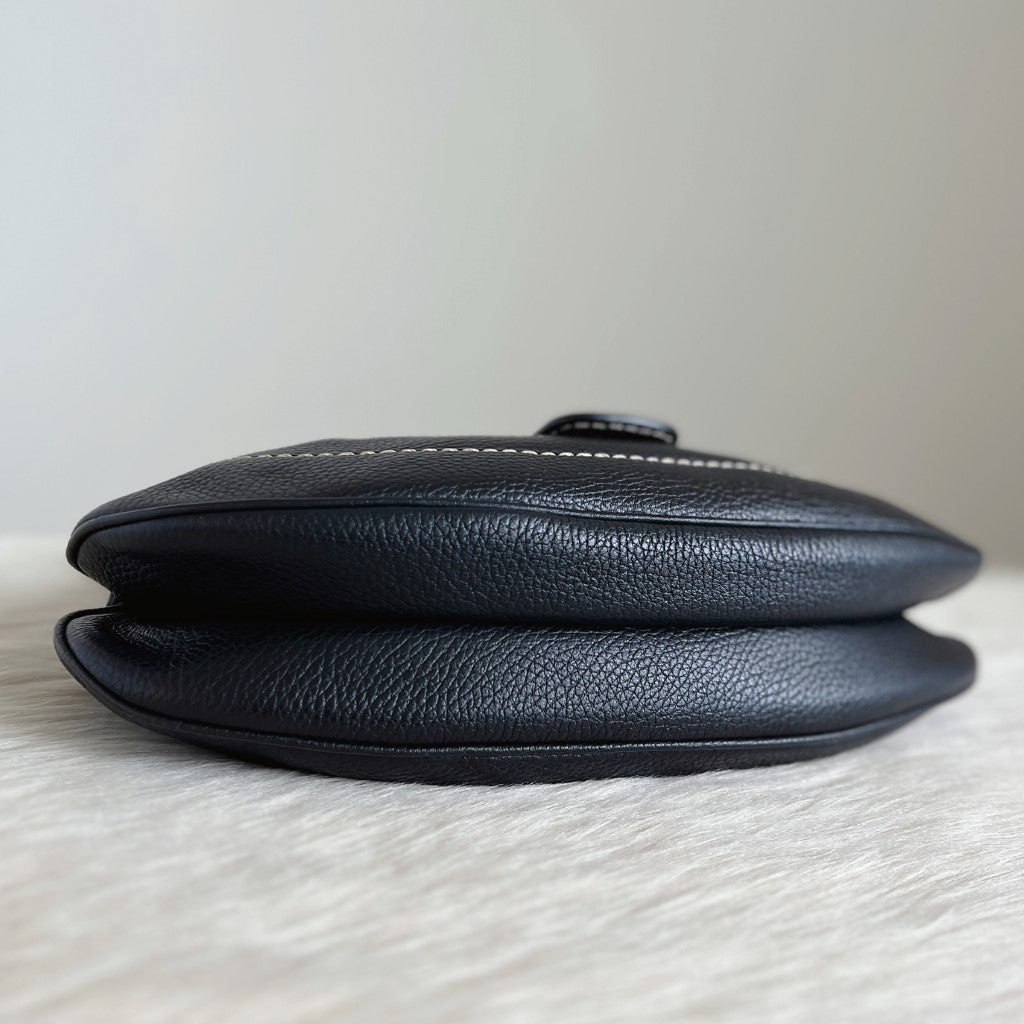 Tod's Black Leather Front Detail Half Moon Shoulder Bag Excellent