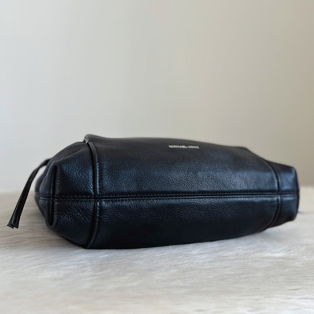 Michael Kors Black Leather Chain Charm Detail Slouchy Shoulder Bag Excellent