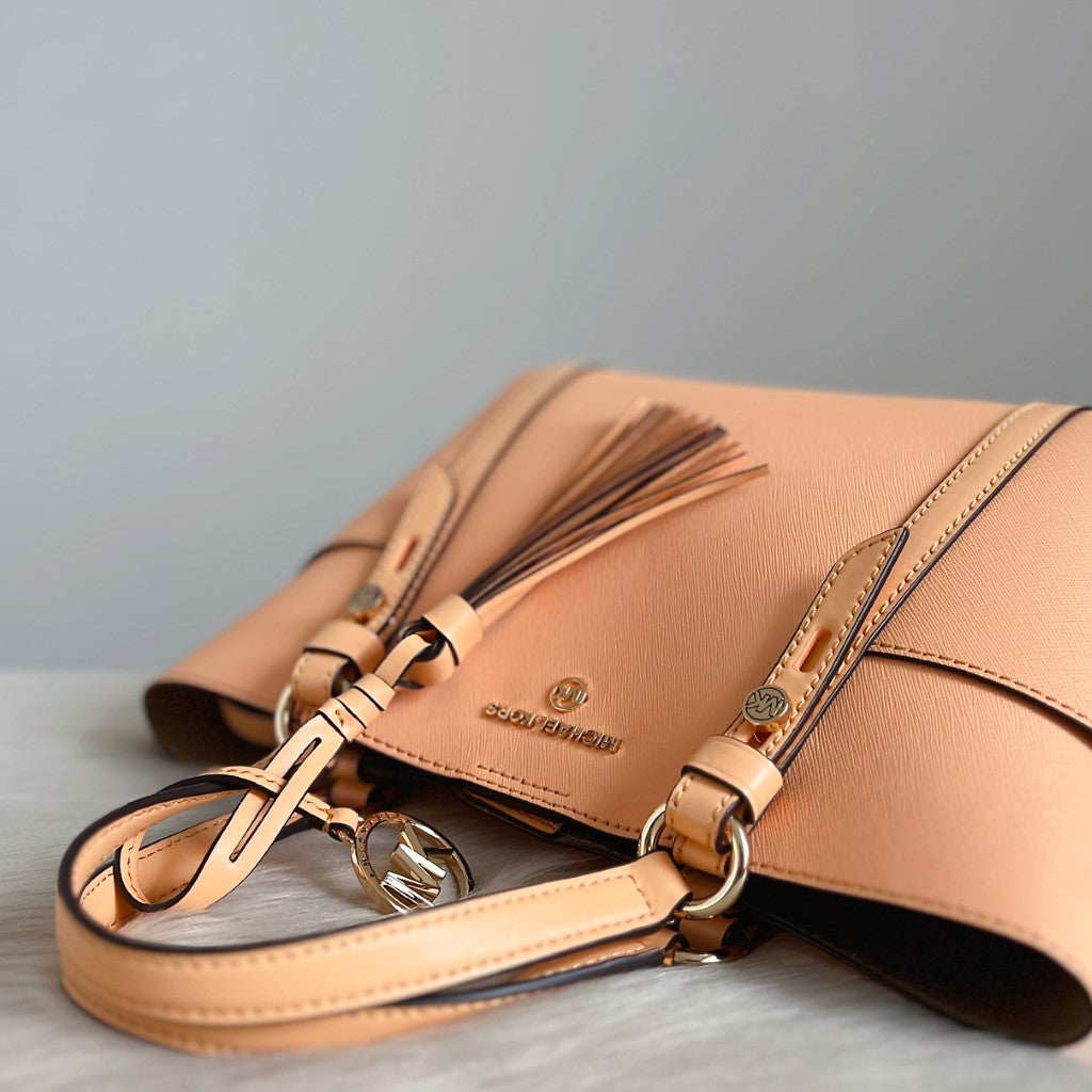 Michael Kors Peach Leather Tassel Charm Detail 2 Way Shoulder Bag Like New