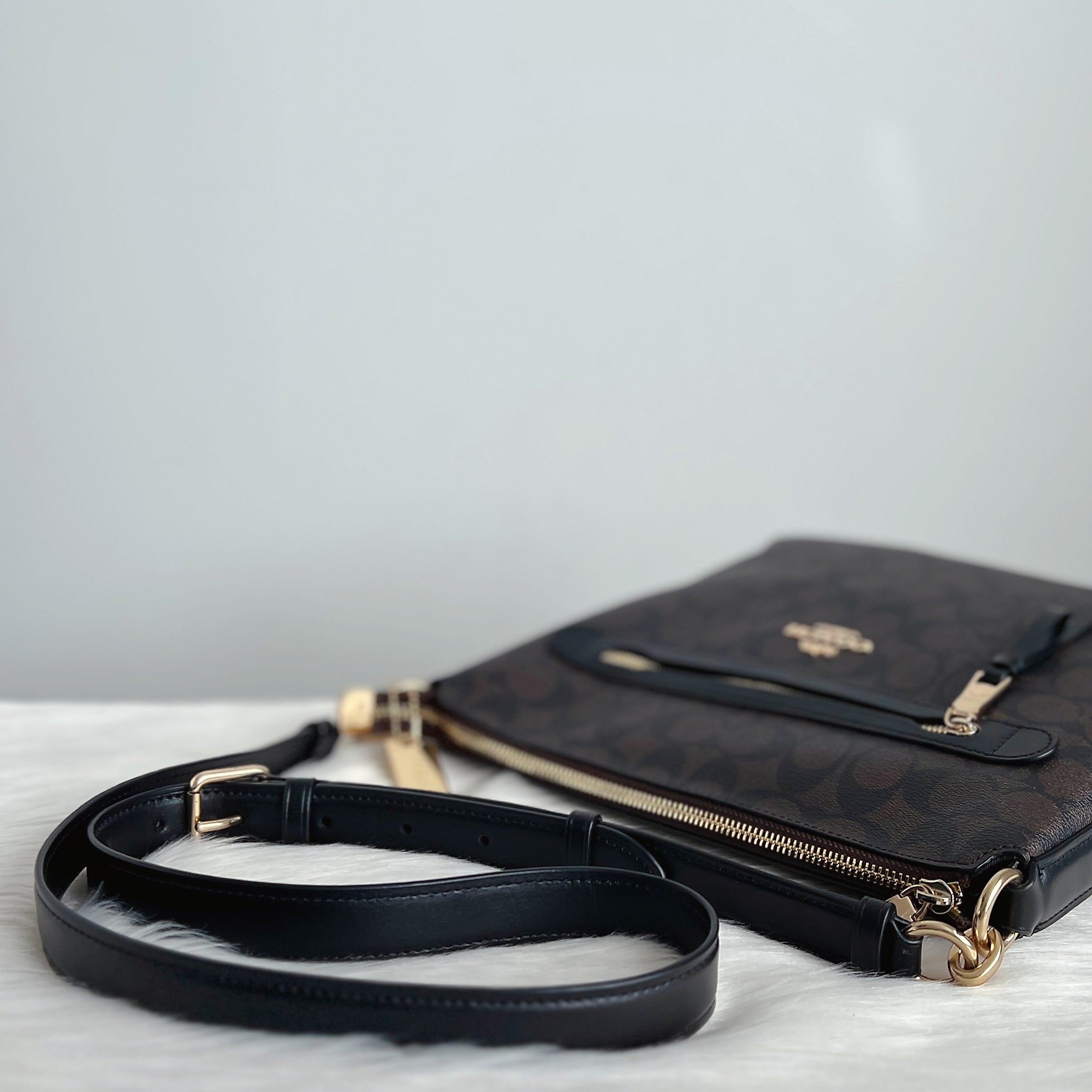 Coach Black Leather Monogram Front Logo Crossbody Shoulder Bag Like New
