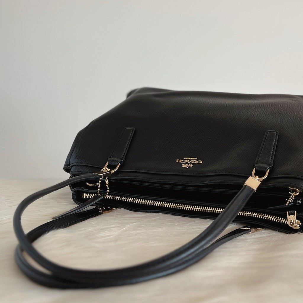 Coach Black Leather Front Logo Triple Compartment 2 Way Shoulder Bag Like New