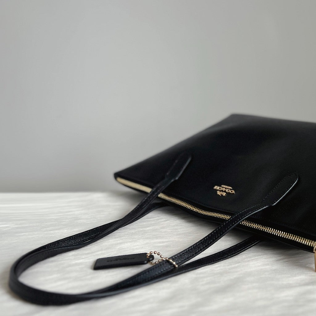 Coach Black Leather Front Logo Carryall Shoulder Bag Like New