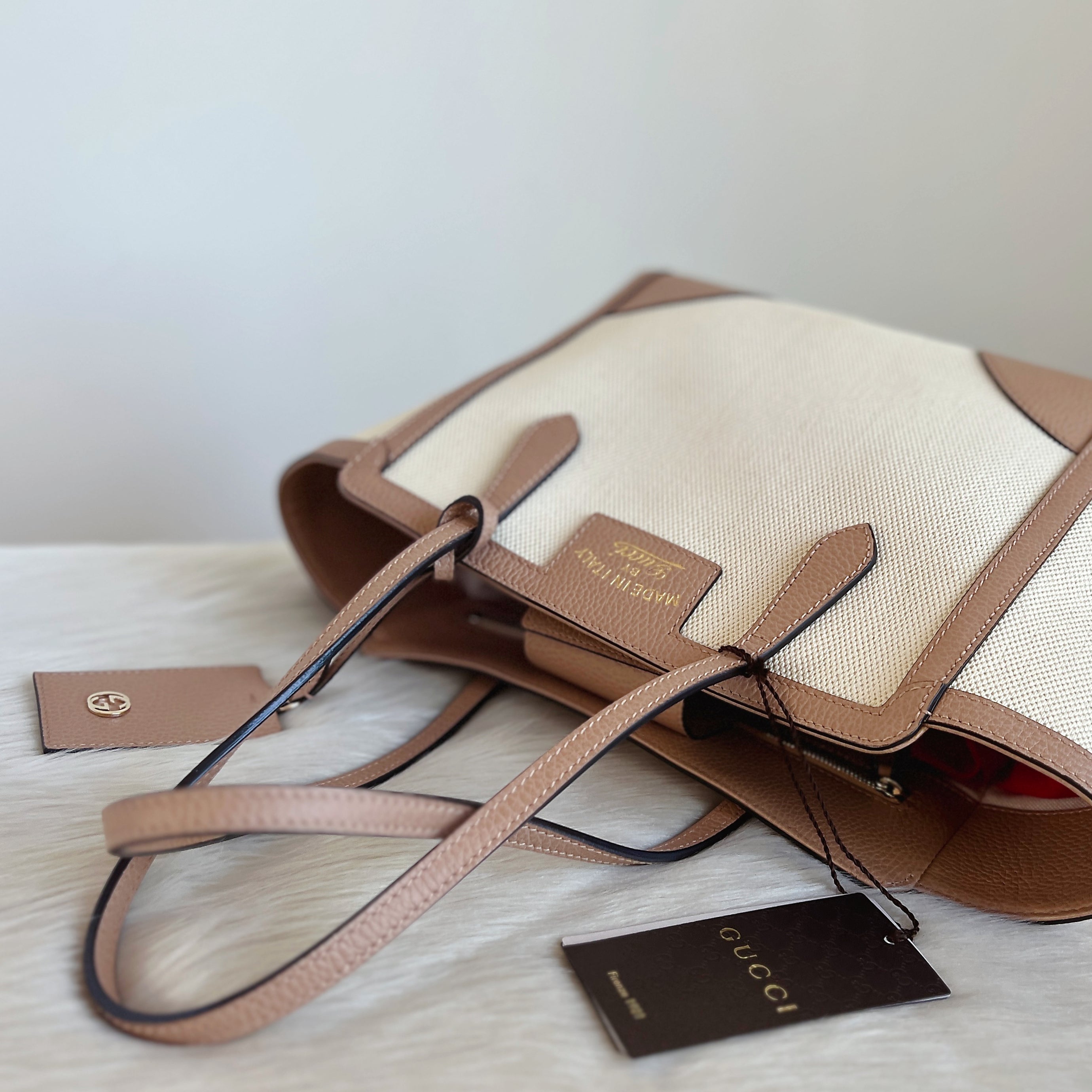 Gucci Mocha Leather Patchwork Signature Swing Carryall Shoulder Bag New with Tags