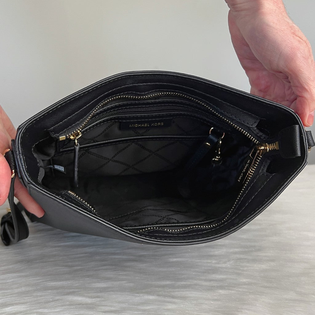 Michael Kors Black Leather Front Logo Bucket Crossbody Shoulder Bag Like New