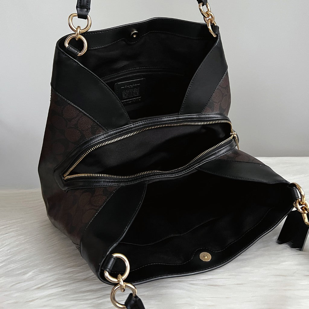 Coach Black Leather Monogram Triple Compartment Shoulder Bag Like New