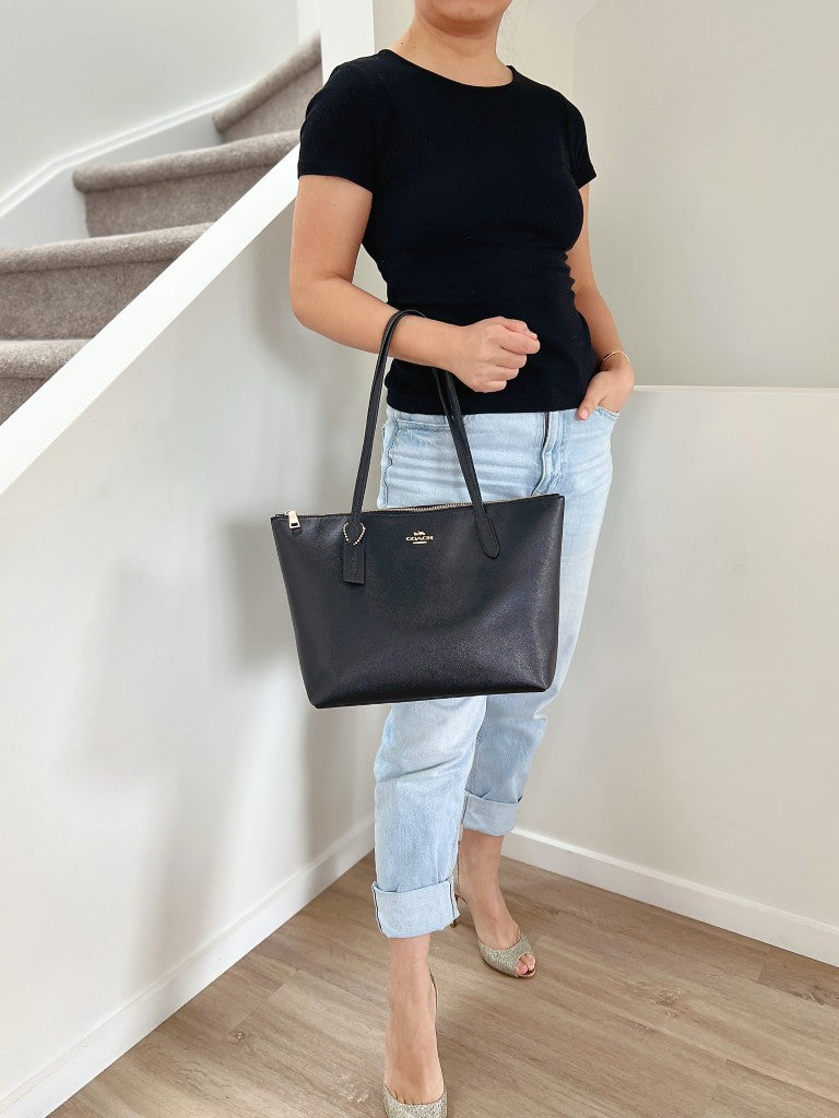 Coach Black Leather Front Logo Carryall Shoulder Bag Like New