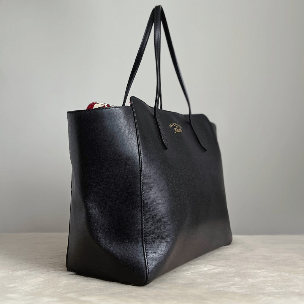 Gucci Black Leather Signature Swing Carryall Shoulder Bag Excellent