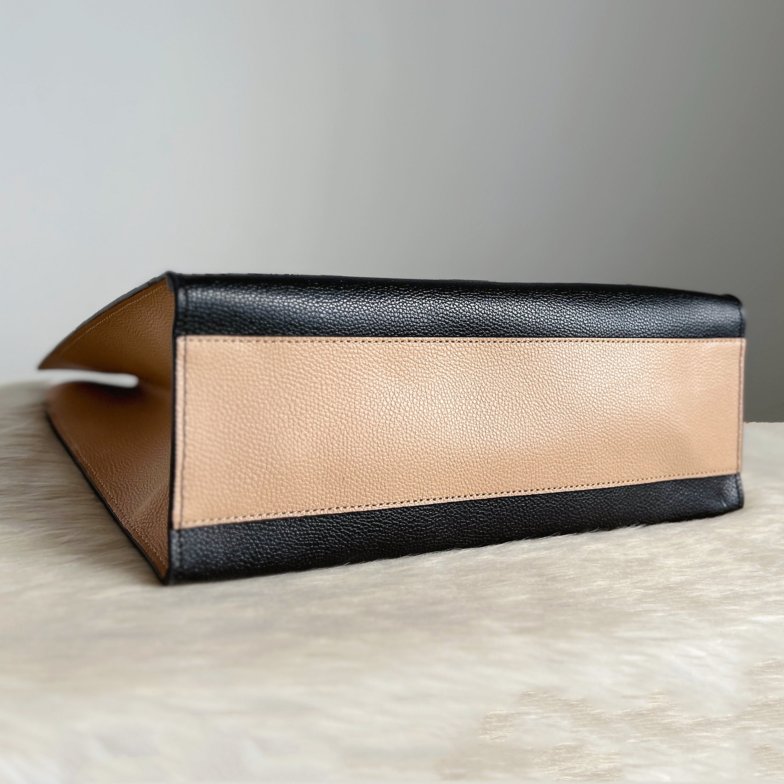 Marc Jacobs Tri-Tone Leather Triple Compartment Shoulder Bag Excellent