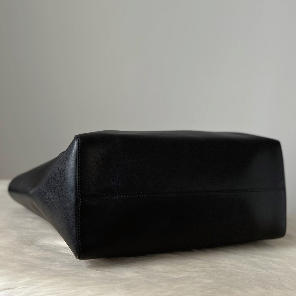 Gucci Black Leather Signature Swing Carryall Shoulder Bag Excellent