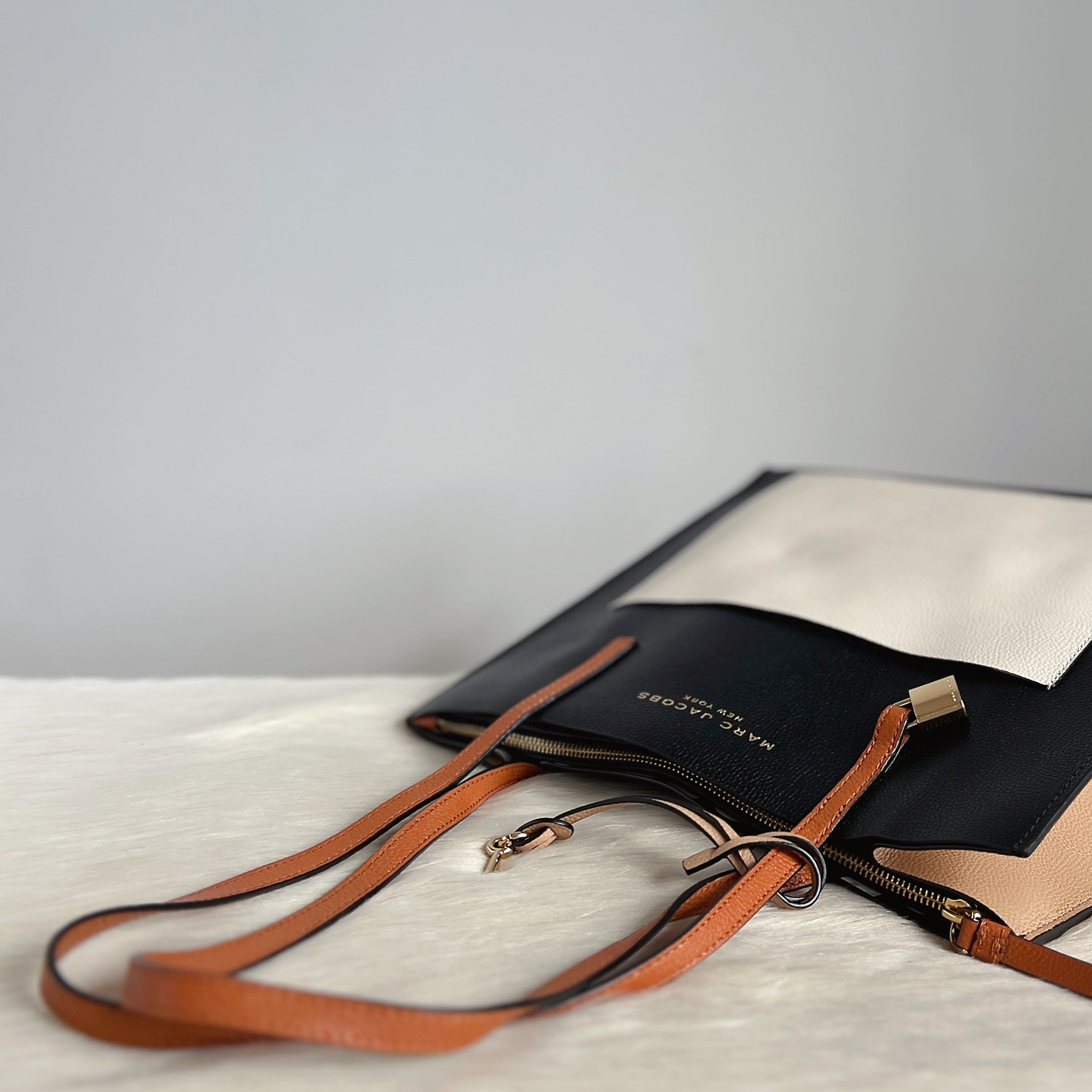 Marc Jacobs Tri-Tone Leather Triple Compartment Shoulder Bag Excellent