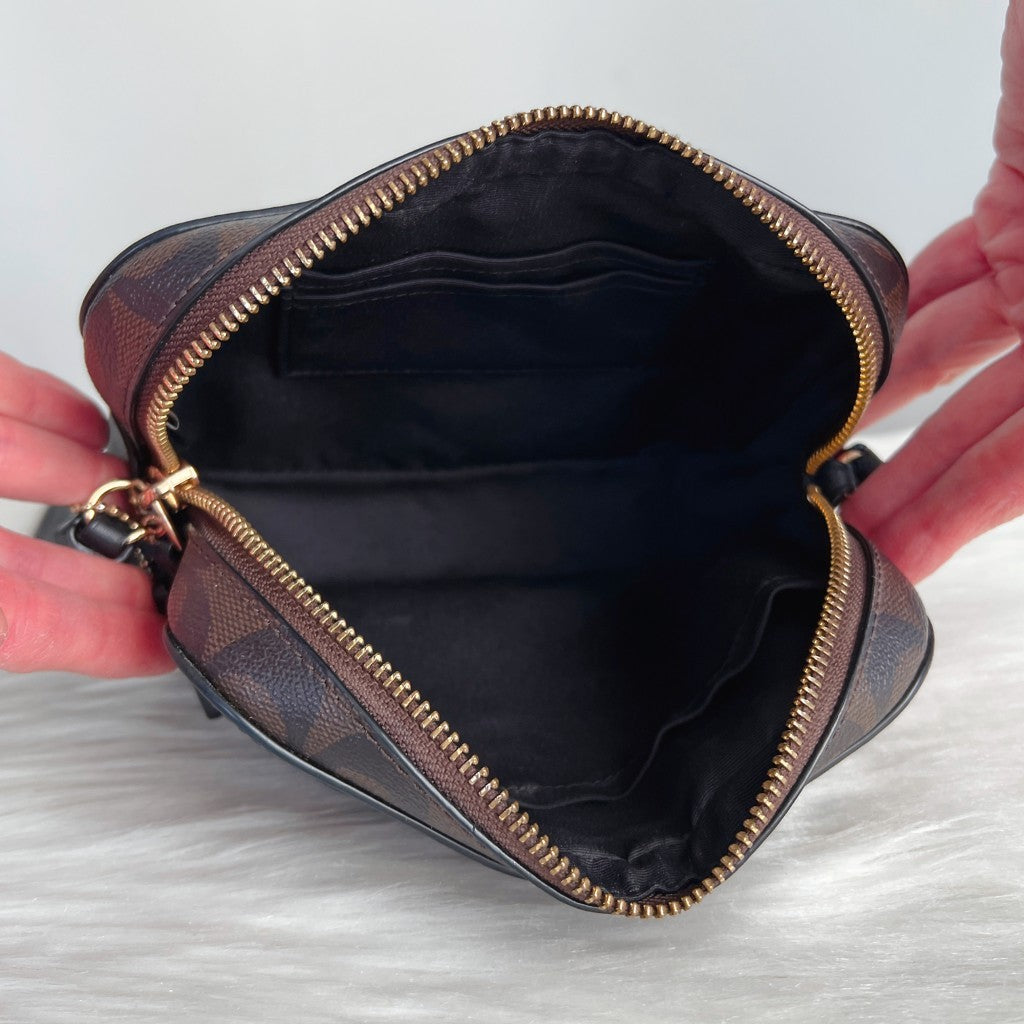 Coach Black Leather Monogram Front Logo Small Crossbody Shoulder Bag Like New