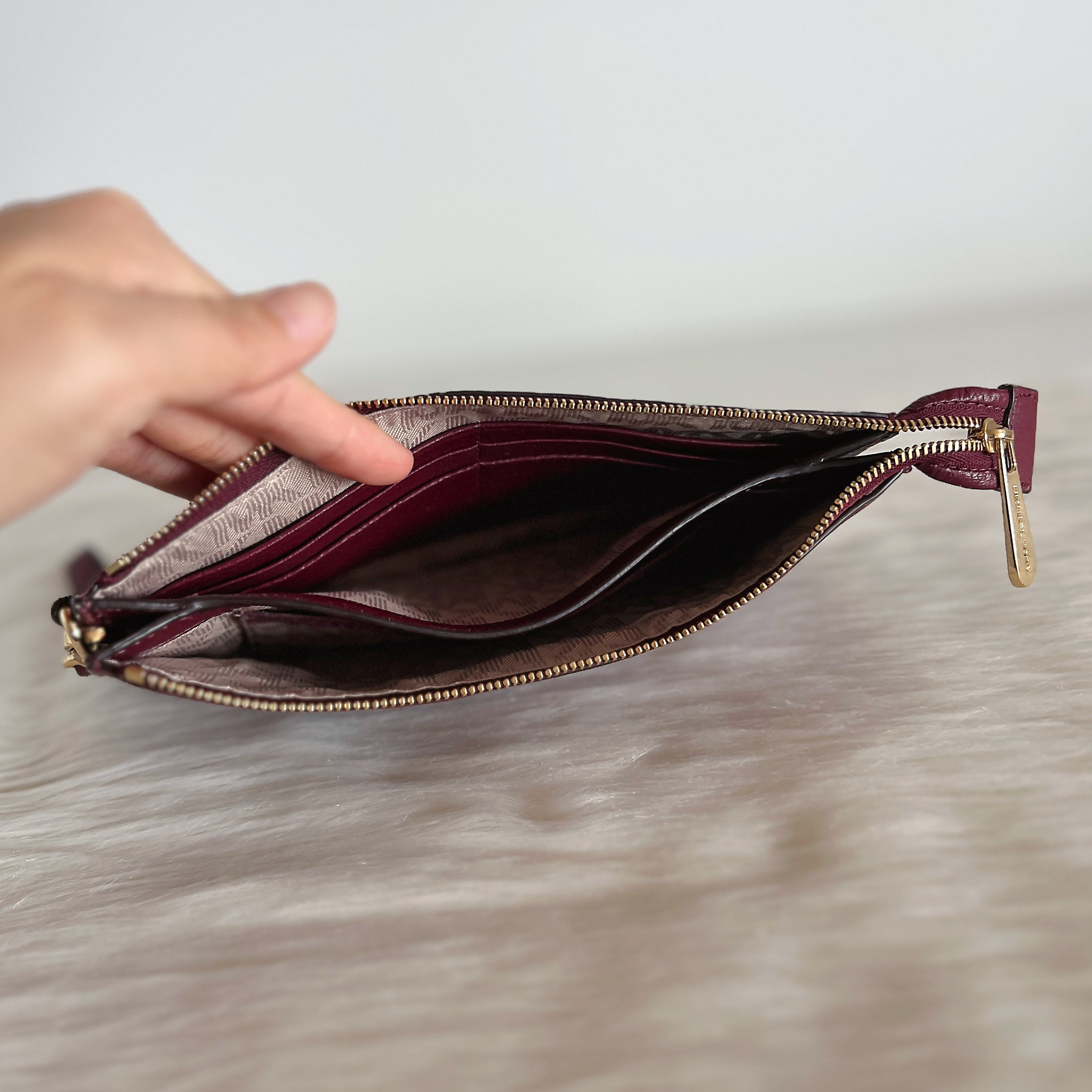 Michael Kors Maroon Leather Front Logo Clutch Wallet Excellent