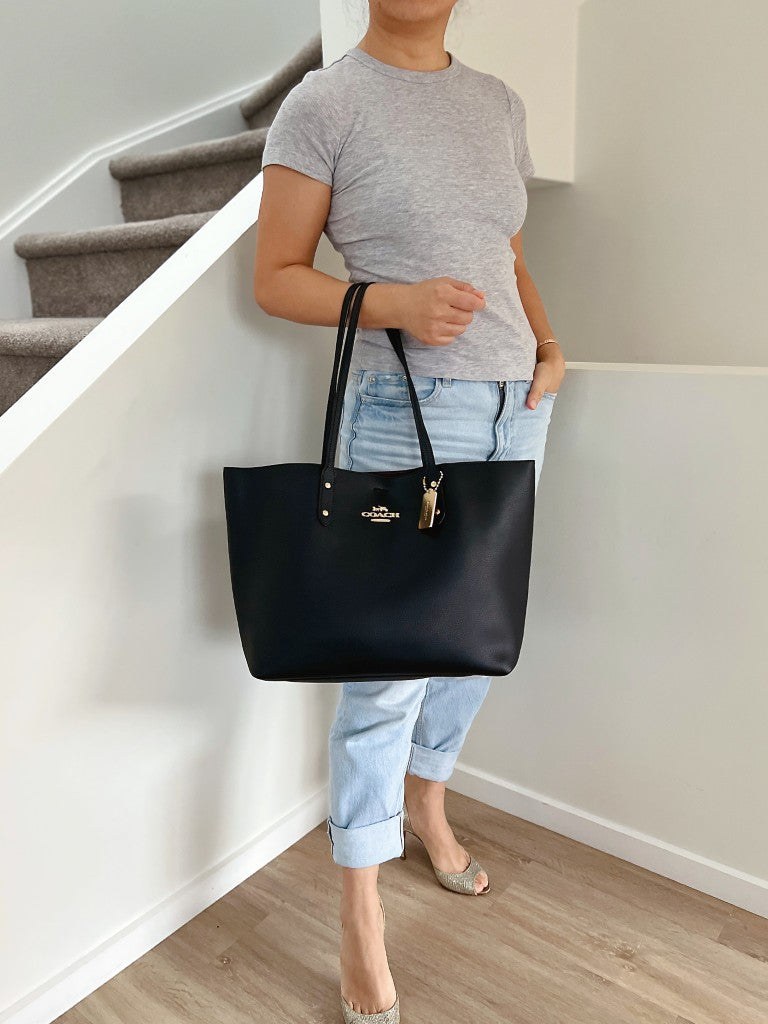 Coach Black Leather Front Logo Large Carryall Shoulder Bag Like New