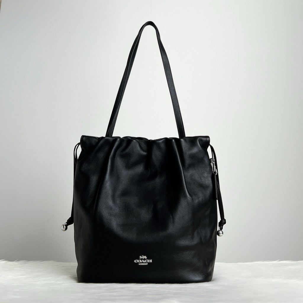 Coach Black Leather Front Logo Drawstring Shoulder Bag Like New
