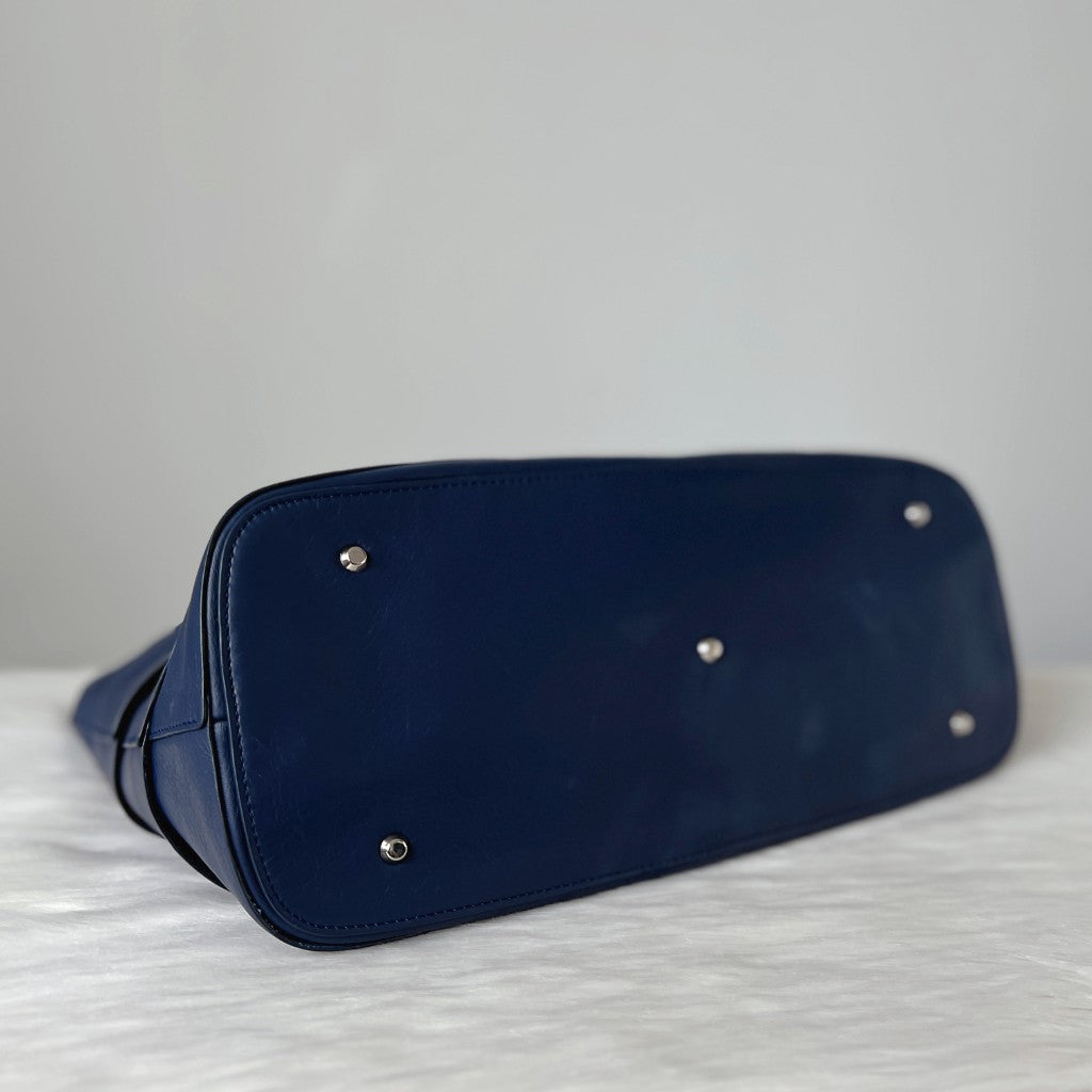 Nina Ricci Navy Leather Triple Compartment Career Shoulder Bag Like New