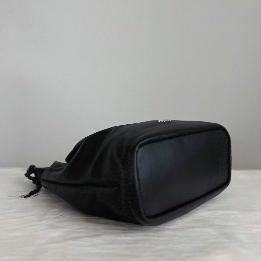 Coach Black Leather Front Logo Drawstring Shoulder Bag Like New