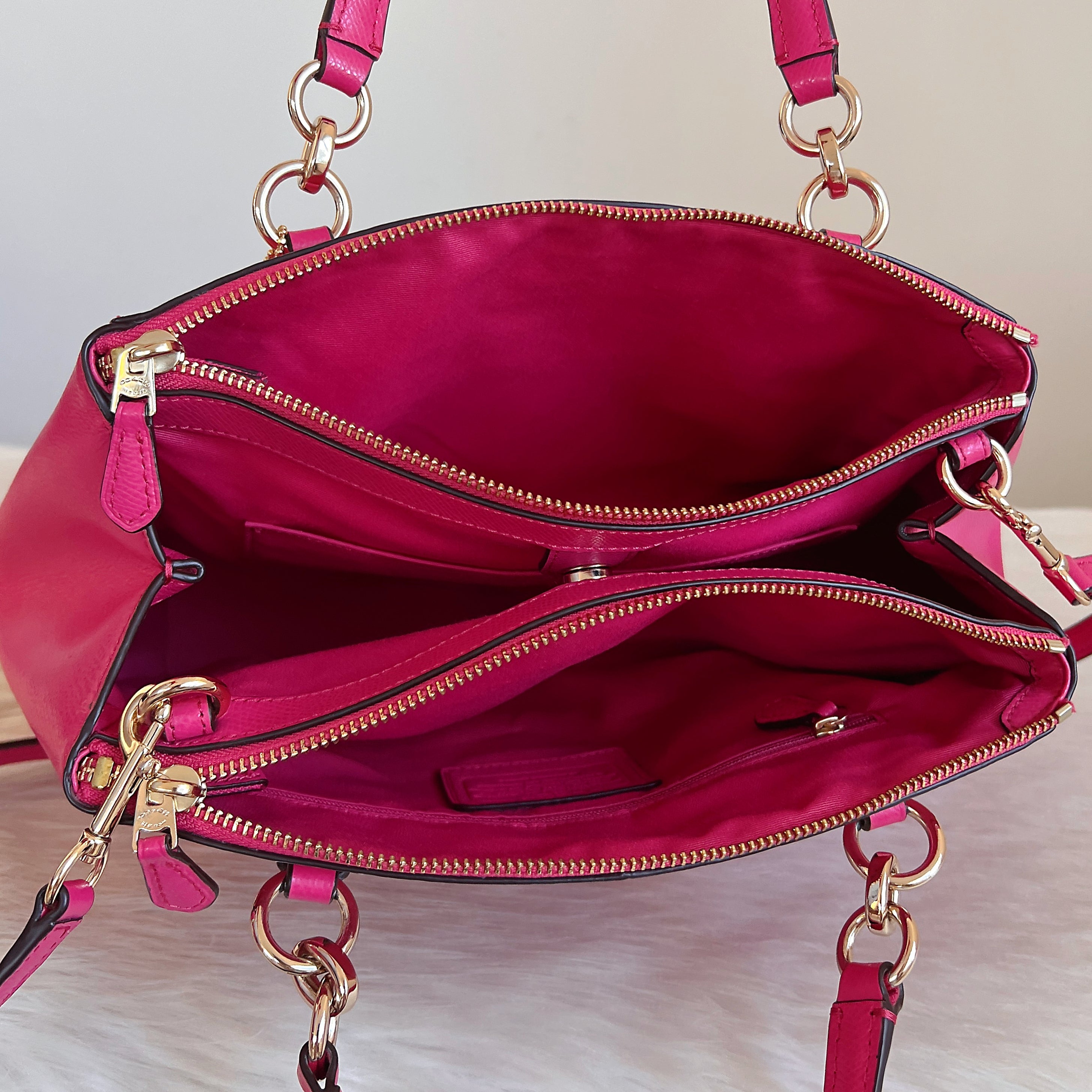 Coach Fuchsia Leather Front Logo Triple Compartment 2 Way Shoulder Bag Excellent