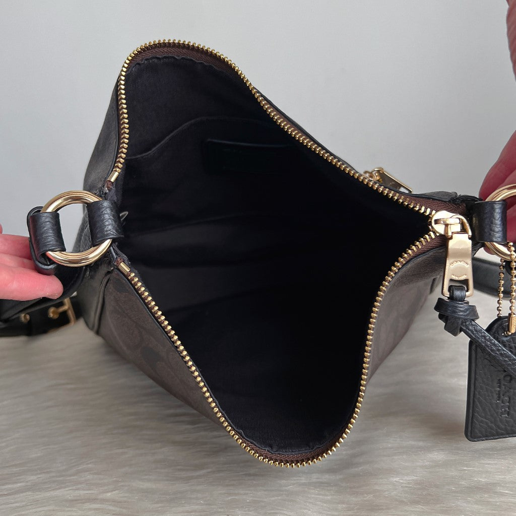 Coach Black Leather Monogram Front Logo Crossbody Shoulder Bag Like New