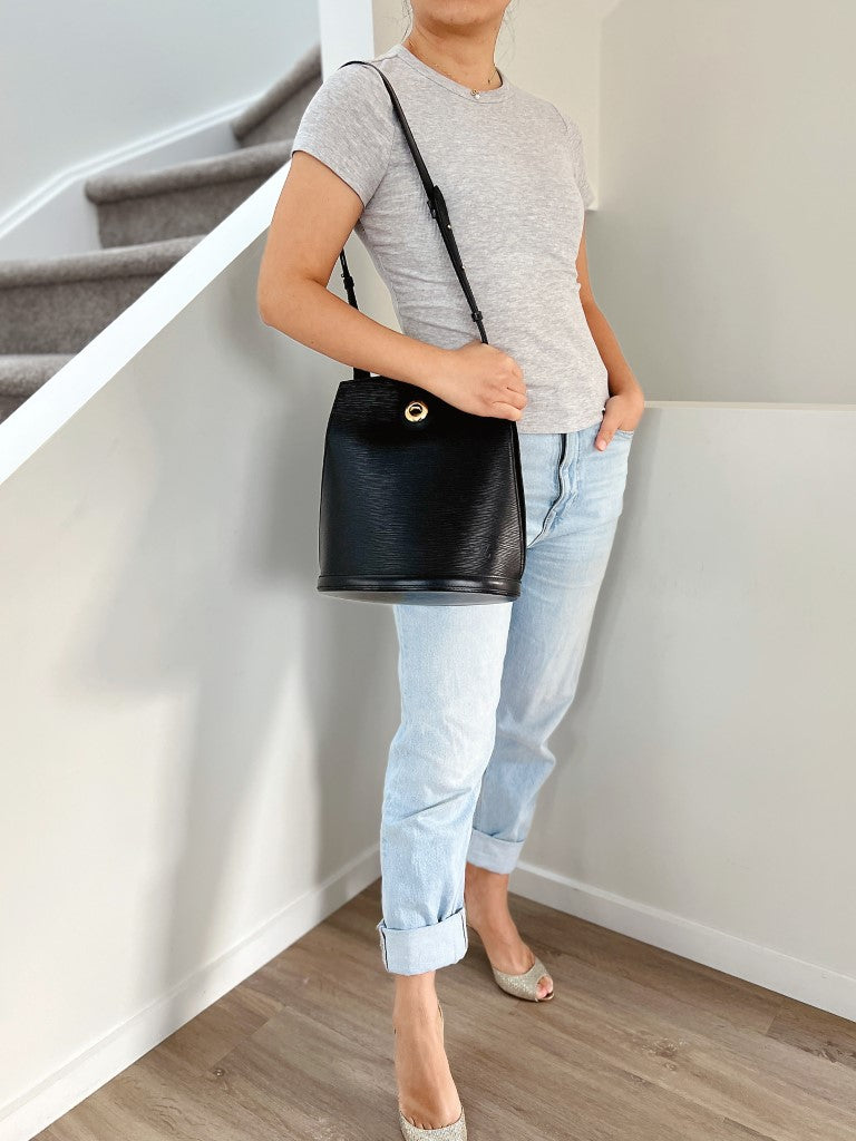 Louis Vuitton Black Epi Leather Cluny Shoulder Bag Excellent