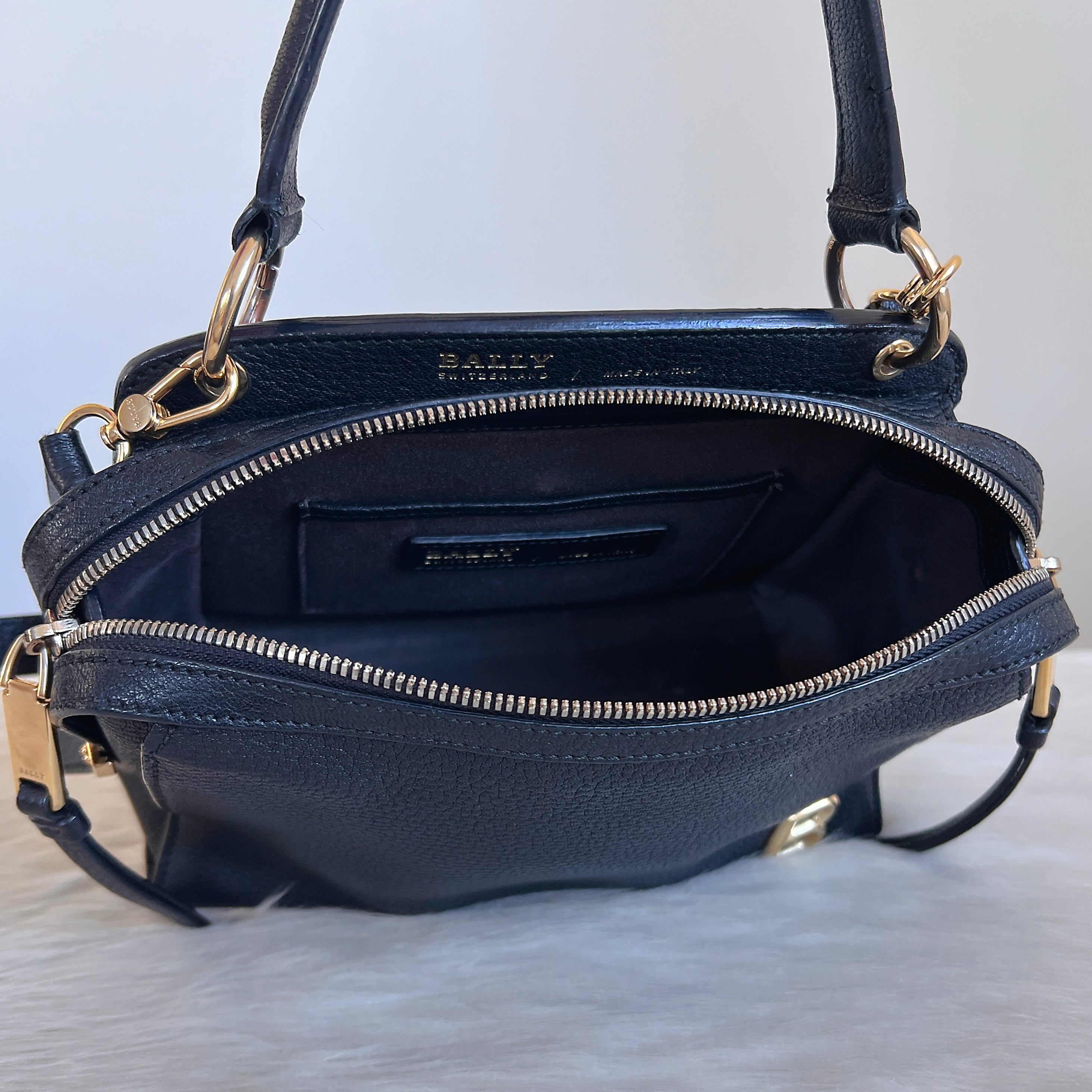 Bally Black Leather Signature B Logo 2 Way Shoulder Bag