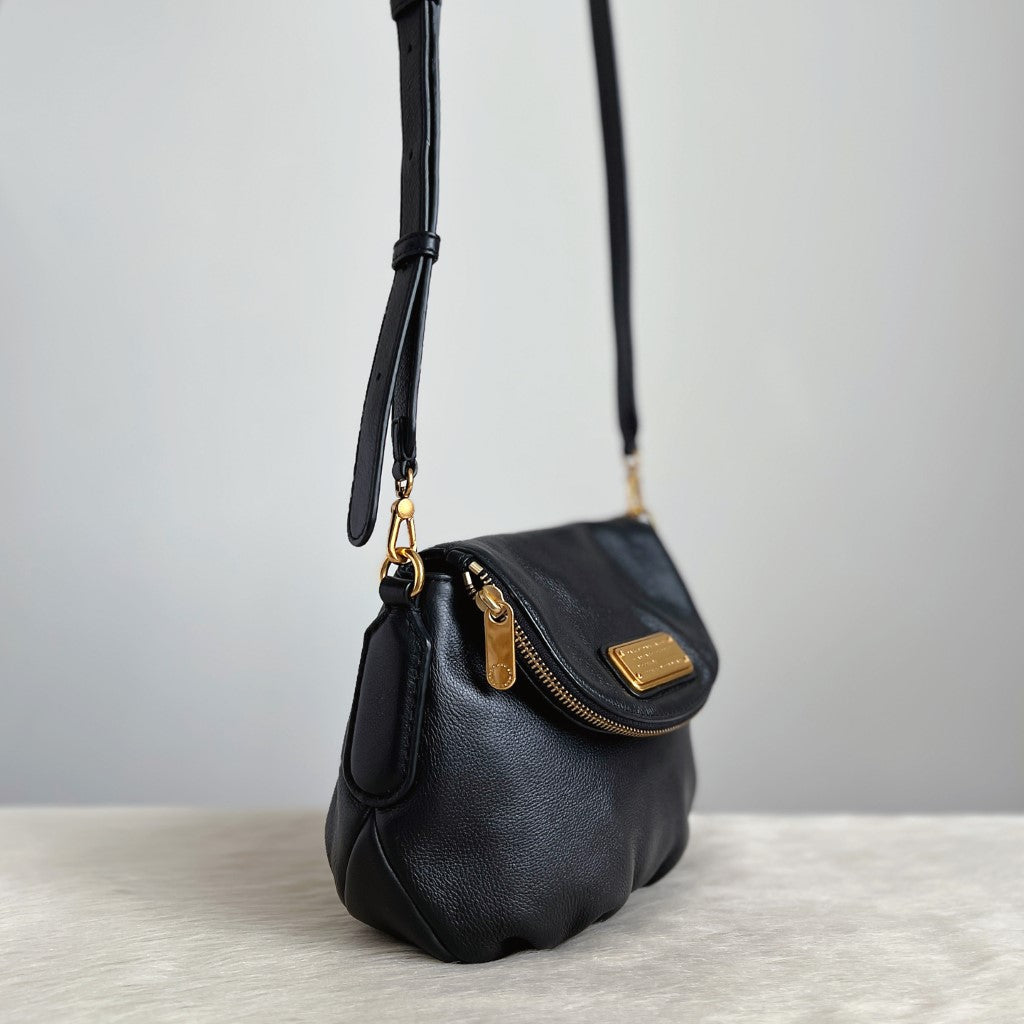 Marc Jacobs Black Leather Front Logo Crossbody Shoulder Bag Like New