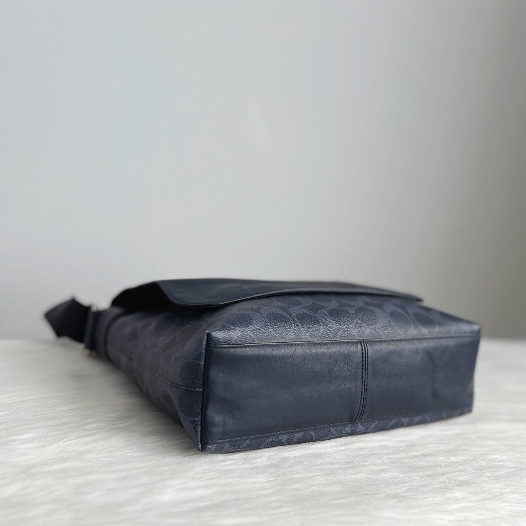 Coach Navy Leather Monogram Messenger Unisex Shoulder Bag Excellent