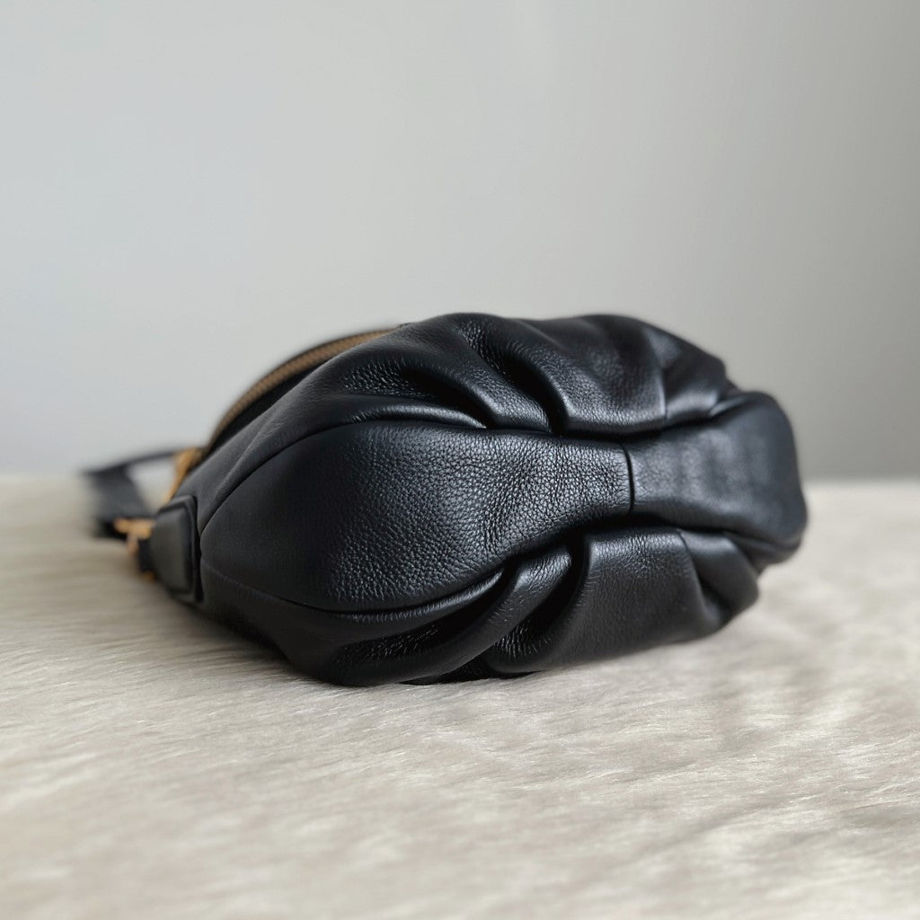 Marc Jacobs Black Leather Front Logo Crossbody Shoulder Bag Like New