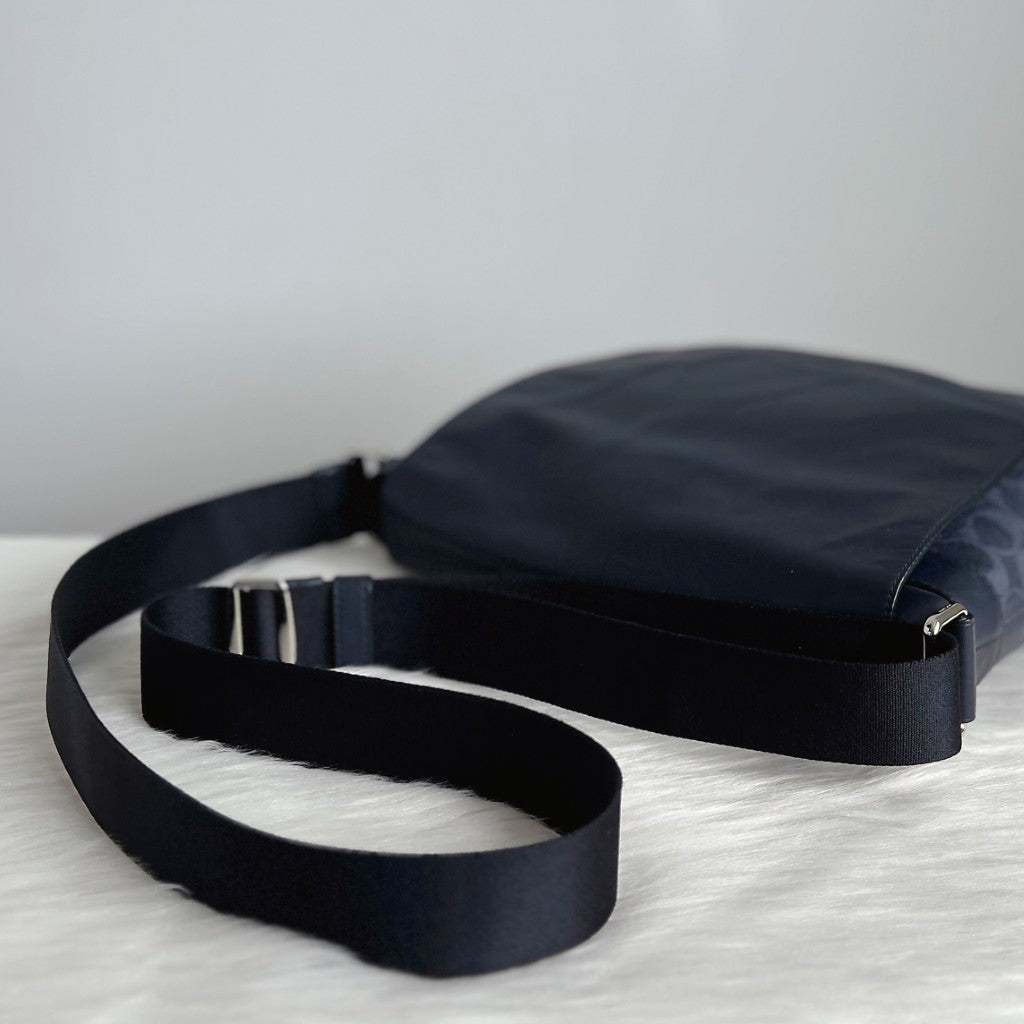 Coach Navy Leather Monogram Messenger Unisex Shoulder Bag Excellent