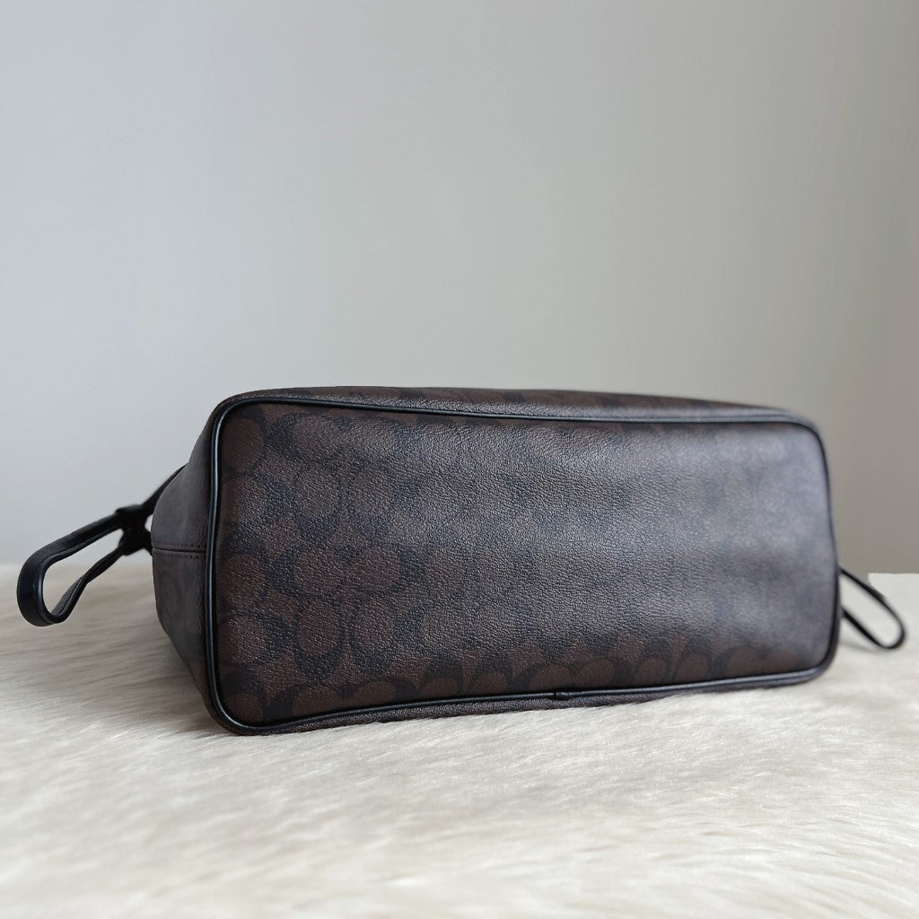 Coach Black Leather Monogram Triple Compartment Shoulder Bag Like New