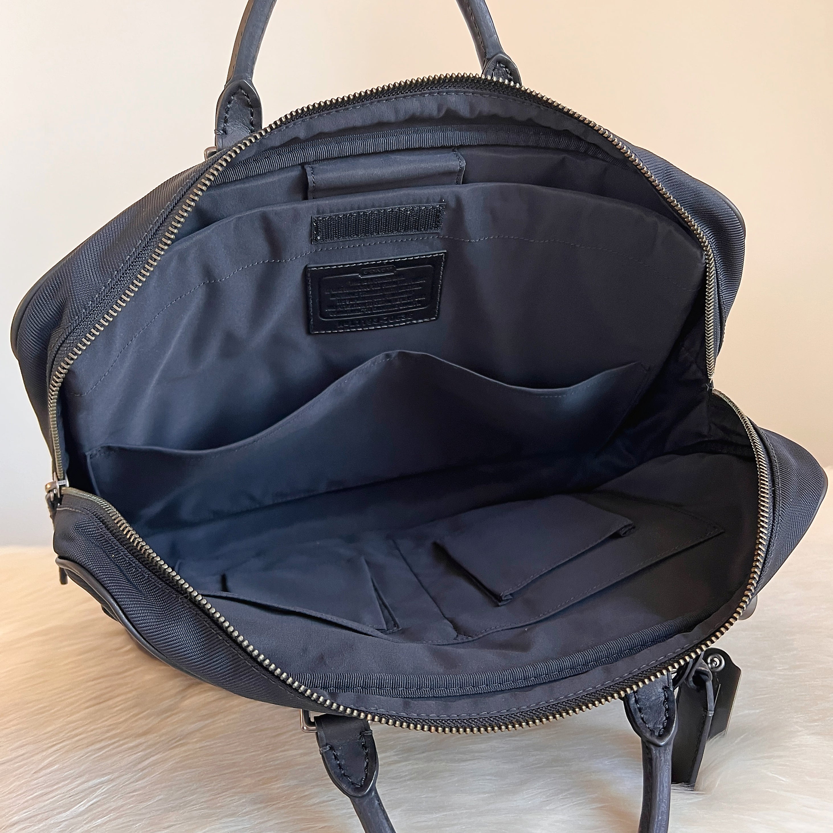 Coach Black Unisex Computer Business Crossbody Shoulder Bag Excellent