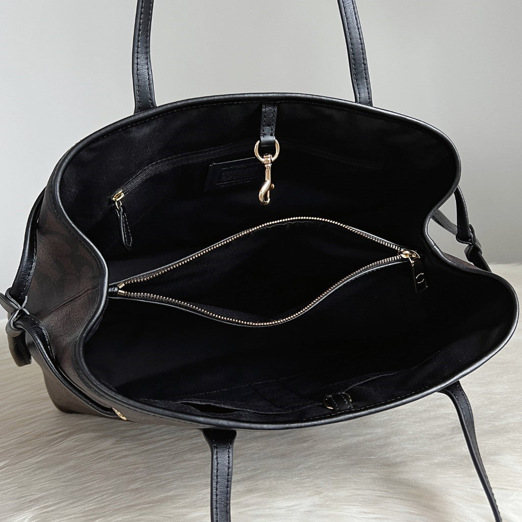 Coach Black Leather Monogram Triple Compartment Shoulder Bag Like New