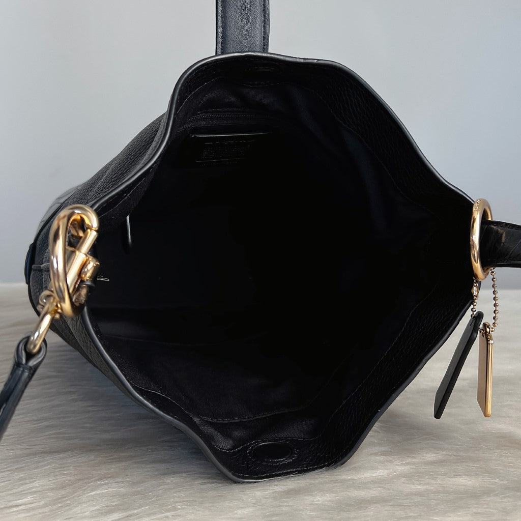 Coach Black Leather Front Buckle Bucket Crossbody Shoulder Bag Like New