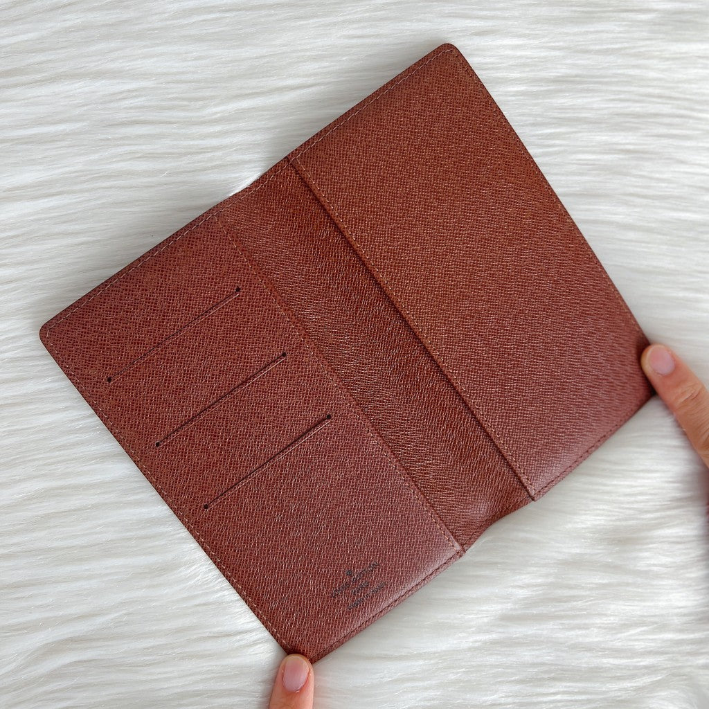 Louis Vuitton Signature Monogram Bi Fold Wallet Excellent