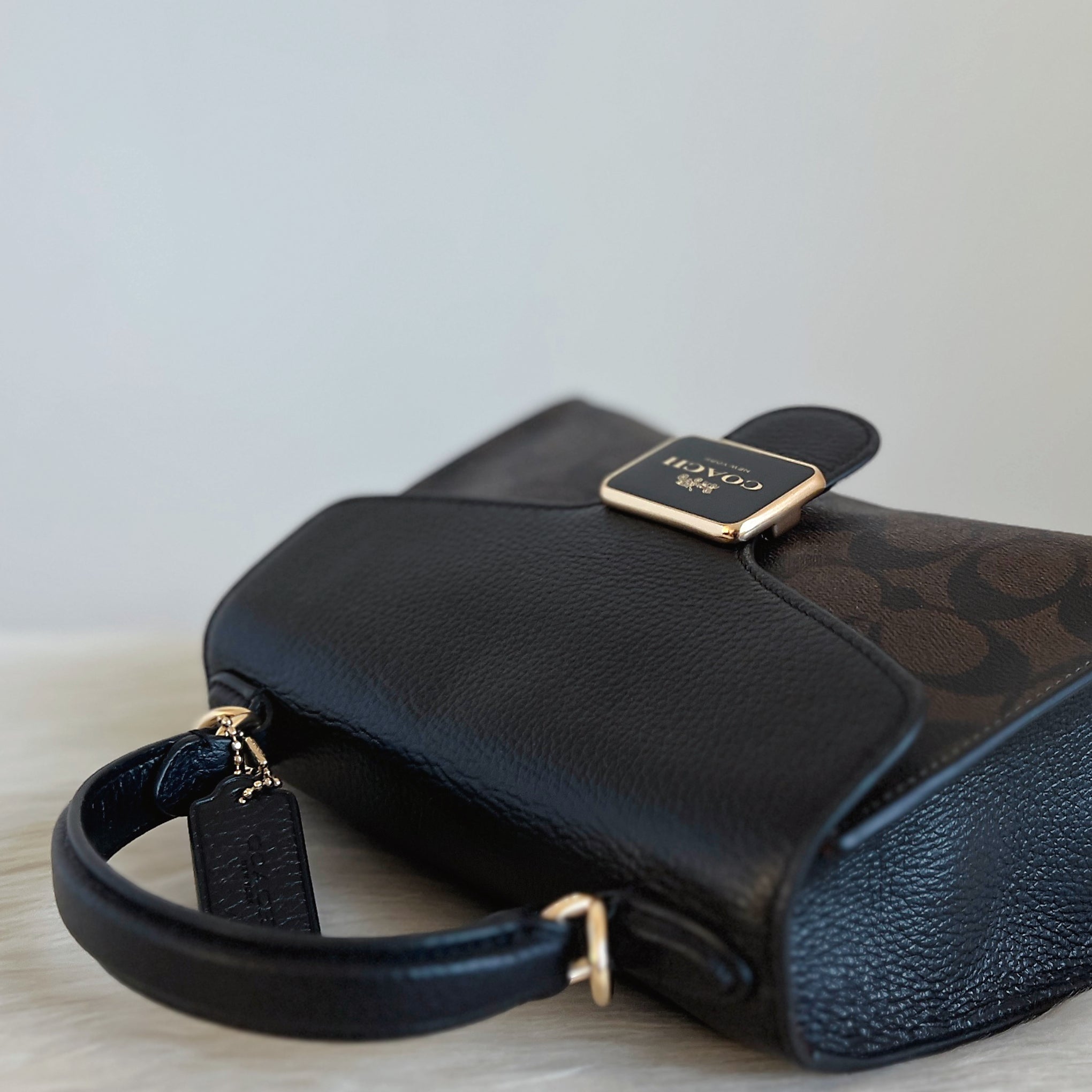 Coach Black Leather Monogram Buckle Detail 2 Way Shoulder Bag Like New