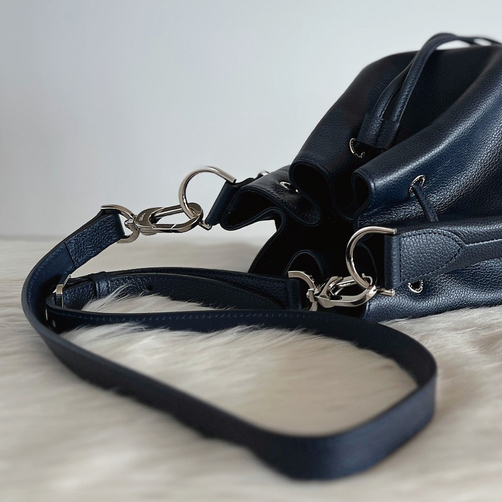 Longchamp Navy Leather Drawstring Bucket Crossbody Shoulder Bag Excellent