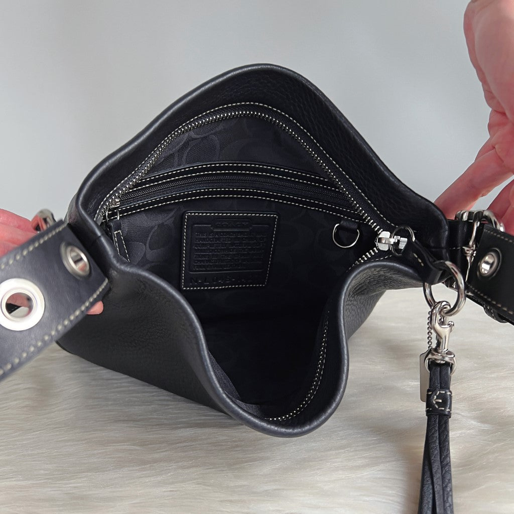 Coach Black Leather Tassel Charm Detail Crossbody Shoulder Bag Excellent